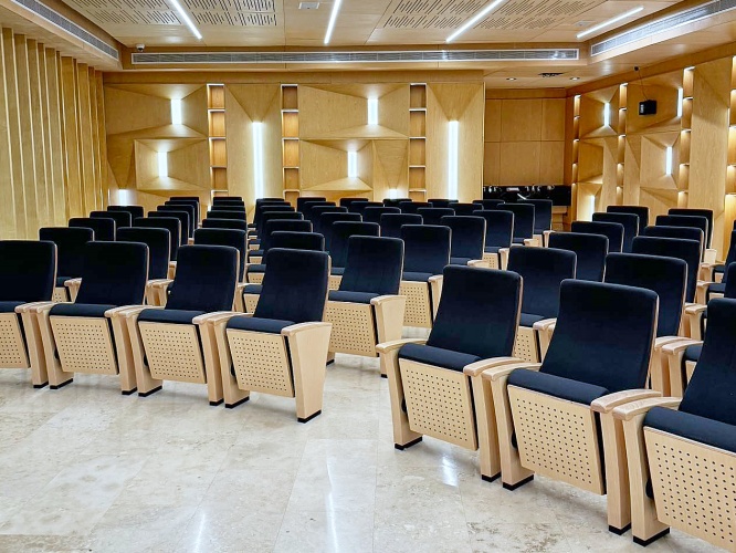 礼堂椅的安装复杂吗？需要专业团队吗？