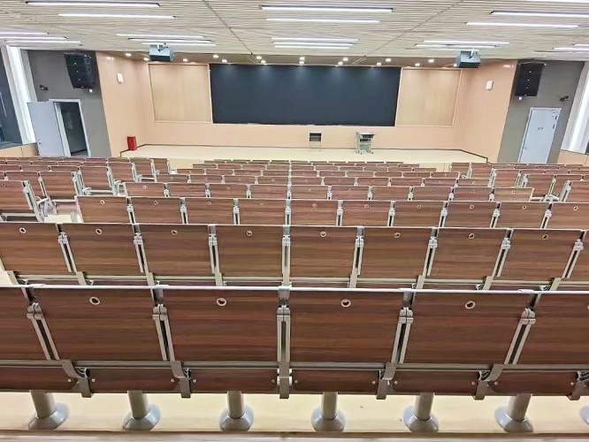 阶梯椅的排距和台阶高度如何设计？才能避免观众绊倒？